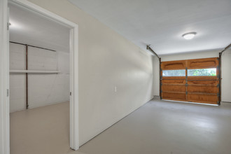 Sheridan Beach Triplex in Shoreline, WA - Building Photo - Interior Photo