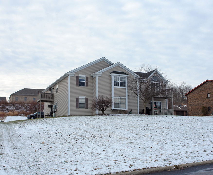 3865 Indian Run Dr in Canfield, OH - Building Photo