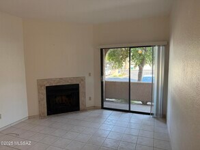 5750 N Camino Esplendora in Tucson, AZ - Building Photo - Building Photo