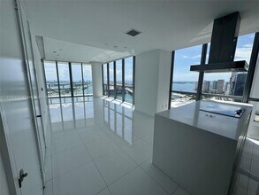 1100 Biscayne Blvd, Unit 4401 in Miami, FL - Building Photo - Building Photo