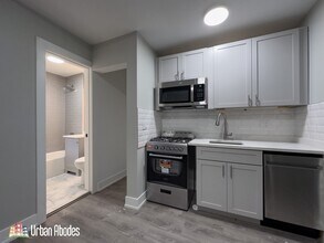 501 W Belmont Ave, Unit A01C in Chicago, IL - Foto de edificio - Building Photo