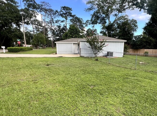 2805 Villamore Ave in Tallahassee, FL - Building Photo - Building Photo