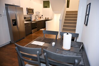 2227 25th Ave S in Seattle, WA - Foto de edificio - Building Photo