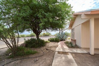 2230 S Greasewood Rd in Tucson, AZ - Building Photo - Building Photo