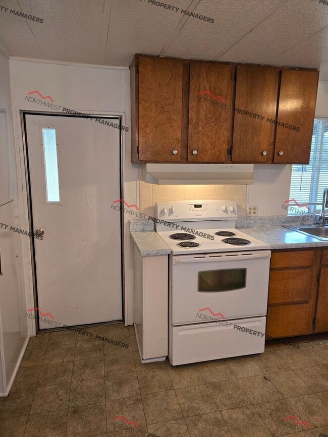 738 Gish Rd in Onalaska, WA - Building Photo - Building Photo