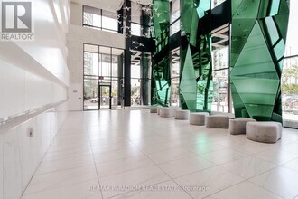 352 Front St W in Toronto, ON - Building Photo - Building Photo