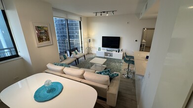 999 SW 1st Ave, Unit 2215 in Miami, FL - Building Photo - Building Photo