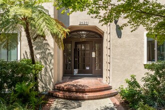 2620 Hillegass Ave. in Berkeley, CA - Foto de edificio - Building Photo