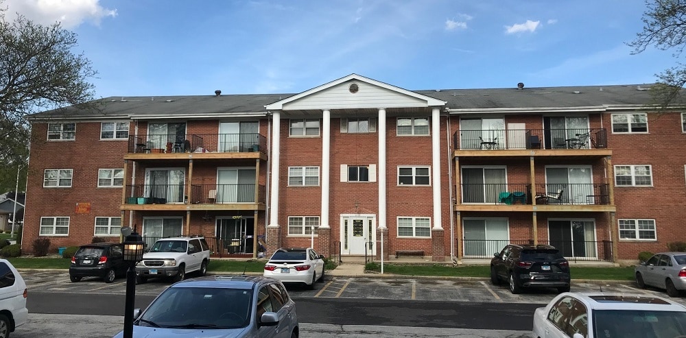 6115 W 94th St, Unit 7 in Oak Lawn, IL - Foto de edificio
