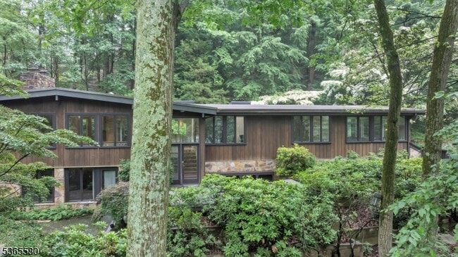 37 Lenape Dr in Montville, NJ - Building Photo - Building Photo
