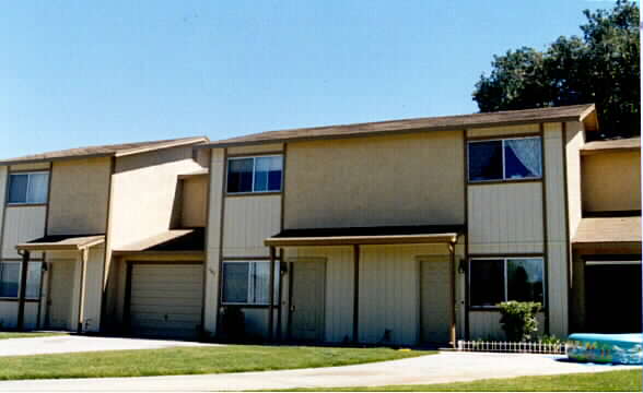 643 S Walnut Ave in Ripon, CA - Building Photo