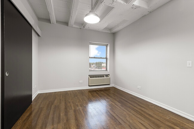 5718 N Winthrop Ave in Chicago, IL - Foto de edificio - Building Photo