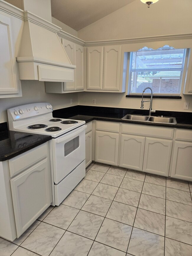 630 S Dfw Dr, Unit 2 in Edinburg, TX - Building Photo - Building Photo