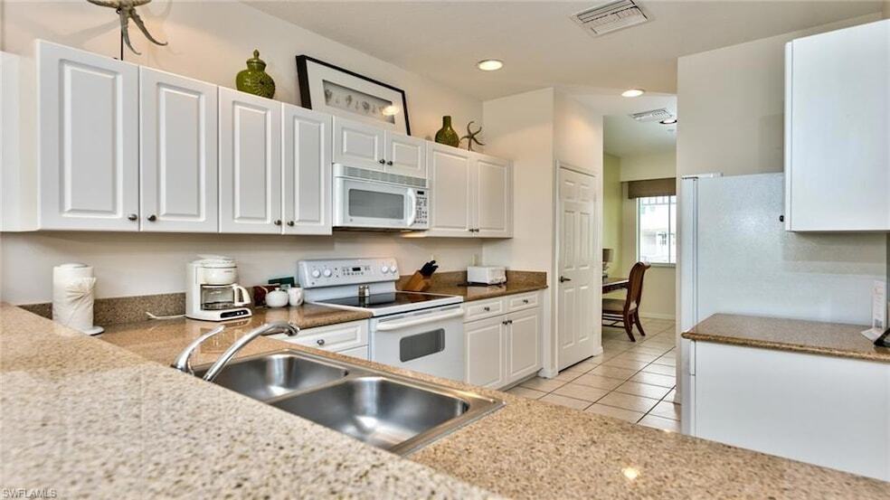 7925 Mahogany Run Ln, Unit 925 in Naples, FL - Building Photo