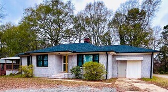 220 Summey St in Clemson, SC - Building Photo
