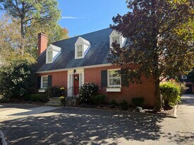 802 Jamestown Rd in Williamsburg, VA - Building Photo