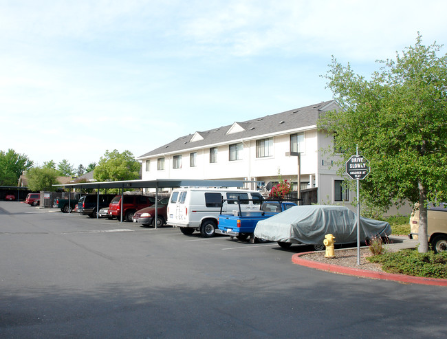 Forest Winds Apartments in Windsor, CA - Building Photo - Building Photo