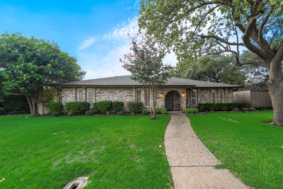 16095 Longvista Dr in Dallas, TX - Building Photo