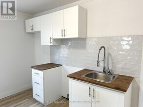 233 Pelham Rd in St Catharines, ON - Building Photo - Building Photo