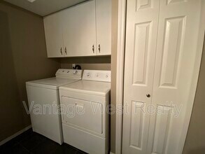 1837 Edgehill Ave in Kelowna, BC - Building Photo - Building Photo