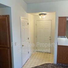 1467 Cameo Ct in Grants Pass, OR - Foto de edificio - Building Photo