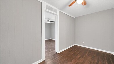 2105 Olive St in Baytown, TX - Building Photo - Building Photo
