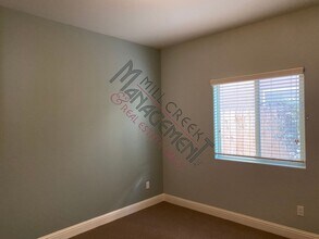 2427 N Shady St in Visalia, CA - Building Photo - Building Photo