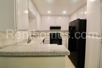 10225 Caminito Cuervo in San Diego, CA - Building Photo - Building Photo