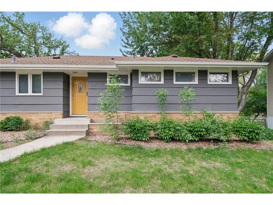 4212 Princeton Ave in Minneapolis, MN - Building Photo