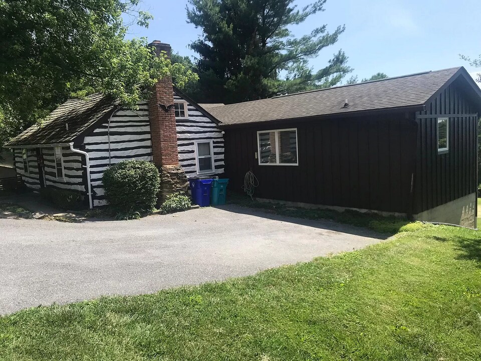 7007 Edgemont Rd in Frederick, MD - Building Photo