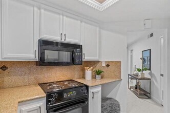 999 Evelyn Terrace W in Sunnyvale, CA - Building Photo - Building Photo