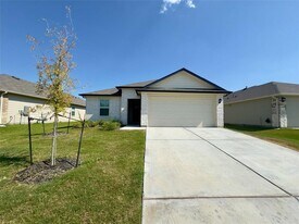 1302 Camden Ln in Lockhart, TX - Building Photo