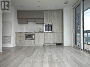 39 Roehampton Ave in Toronto, ON - Building Photo - Building Photo