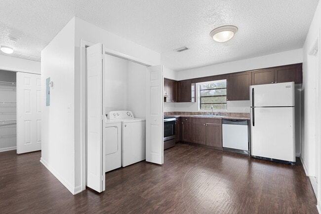 Clarice Court Apartments in Tampa, FL - Building Photo - Building Photo