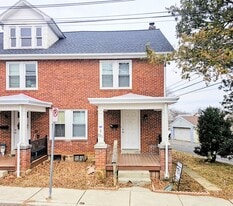 221 Arch St in Ephrata, PA - Building Photo