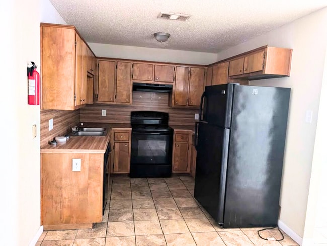 102 E Truman Ave in Copperas Cove, TX - Building Photo - Building Photo