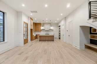 1104 W 9th St in Houston, TX - Building Photo - Building Photo