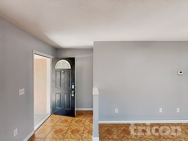 8206 Clermont St in Tampa, FL - Building Photo - Building Photo