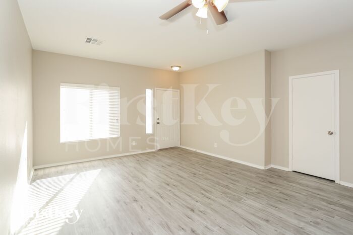 6233 Highland Gardens Dr in North Las Vegas, NV - Building Photo