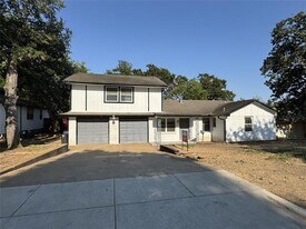 605 Vine St in Euless, TX - Building Photo