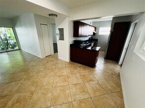 946 Bay Dr in Miami Beach, FL - Building Photo - Building Photo