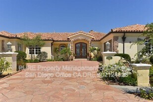 5695 Rutgers Rd in San Diego, CA - Building Photo