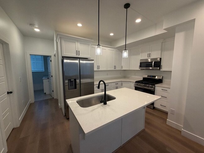 property at 144 E Abbeville Ct