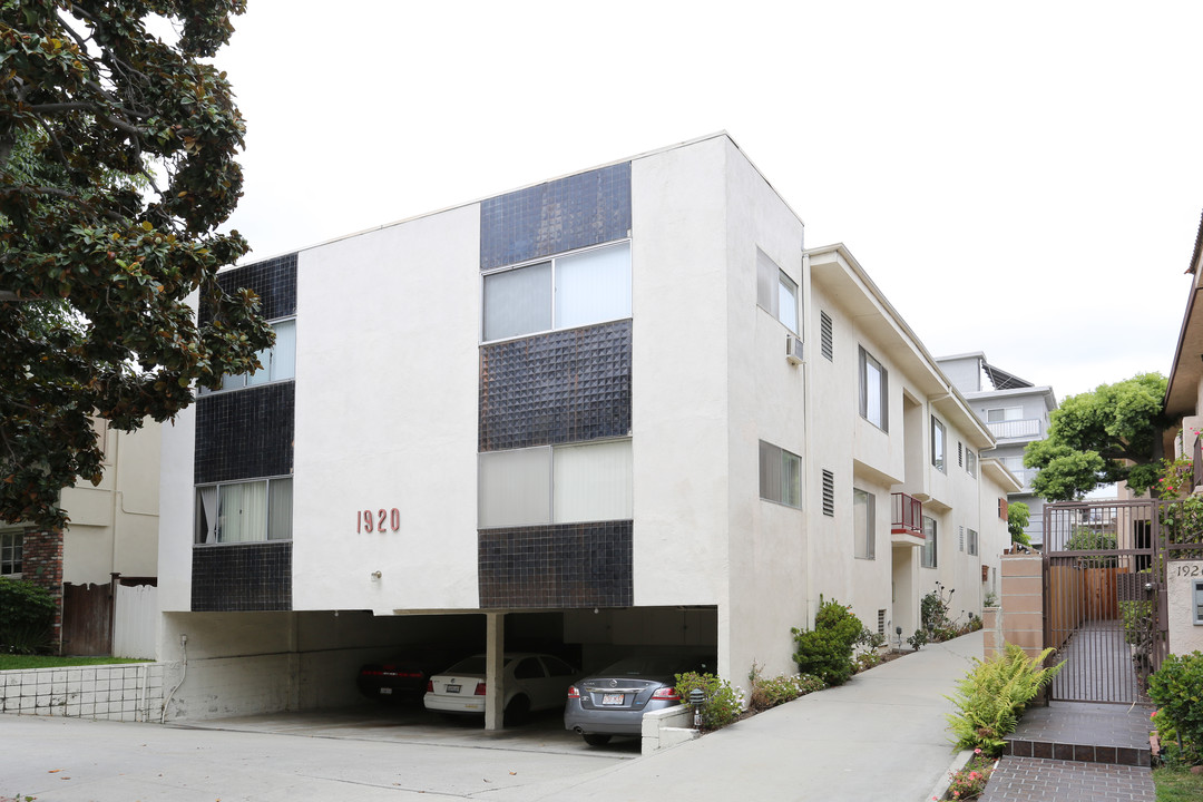 1920 Glendon Ave in Los Angeles, CA - Building Photo