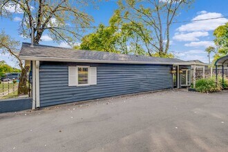 562 Neelys Bend Rd in Nashville, TN - Building Photo - Building Photo