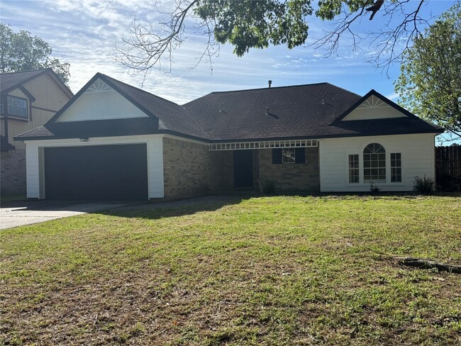 property at 2014 Lexington Woods Dr