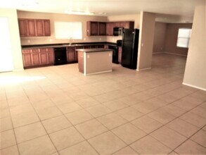 8035 W Mission Ln in Peoria, AZ - Foto de edificio - Building Photo