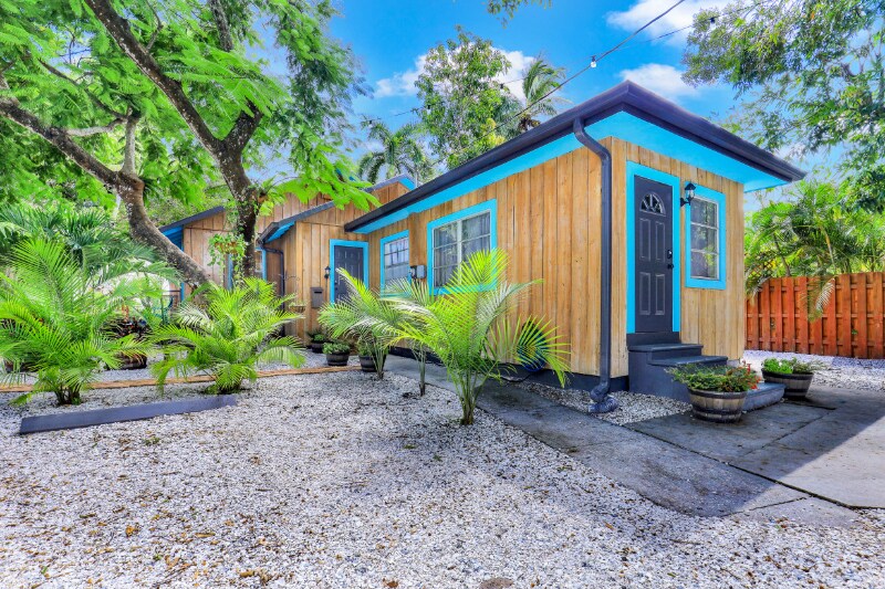 2204 Brevard Ave-Unit -Studio in Ft. Myers, FL - Building Photo