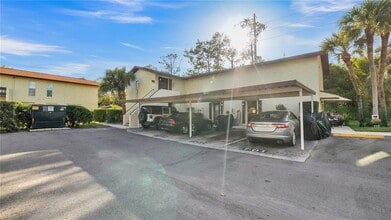 501 E Bay Dr in Largo, FL - Foto de edificio - Building Photo