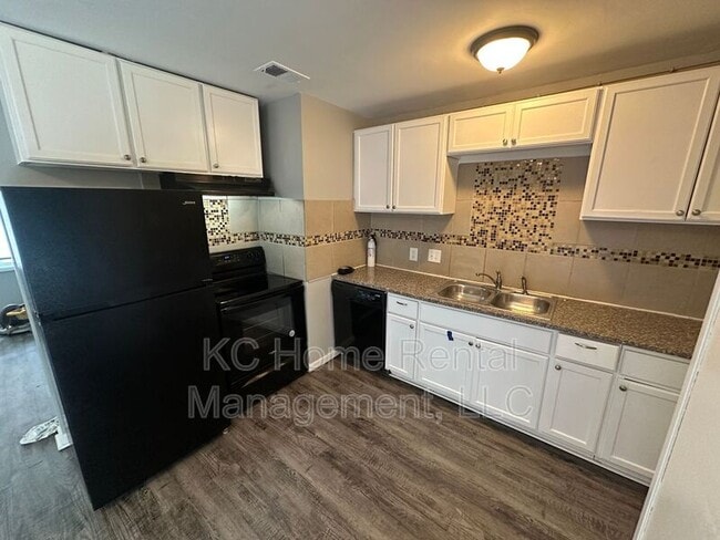 8409 E 111 St in Kansas City, MO - Building Photo - Building Photo